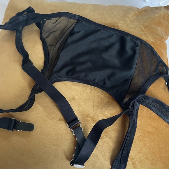 Retro mesh garter belt - Picture 5 of 5